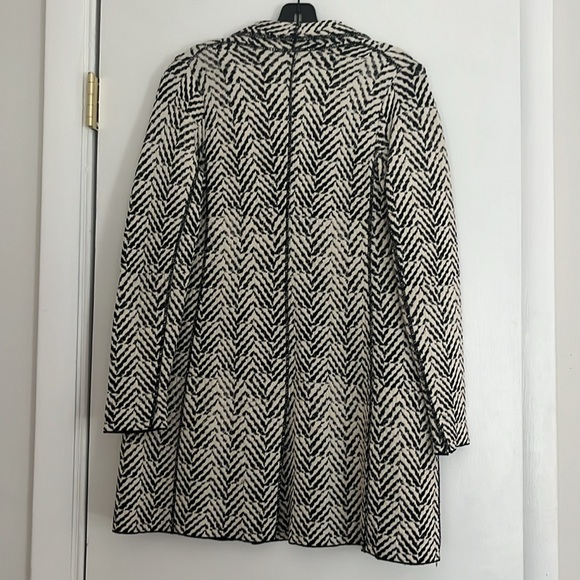 Black and white European lightweight jacket - Picture 2 of 5